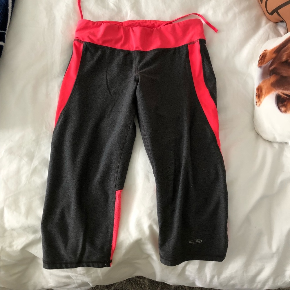 Cropped grey and orange leggings